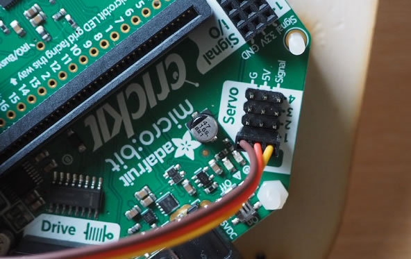 Servo wire alignment